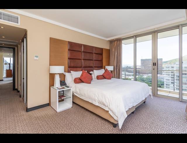 3 BEDROOM APARTMENT RENTED IN CAPE TOWN CITY CENTRE
